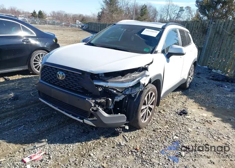 2022 Toyota Corolla Cross Xle from USA, damaged, VIN 7MUDAABG5NV035853